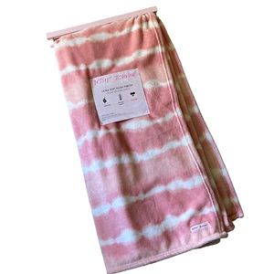 NEW Betsey Johnson tie dye throw blanket